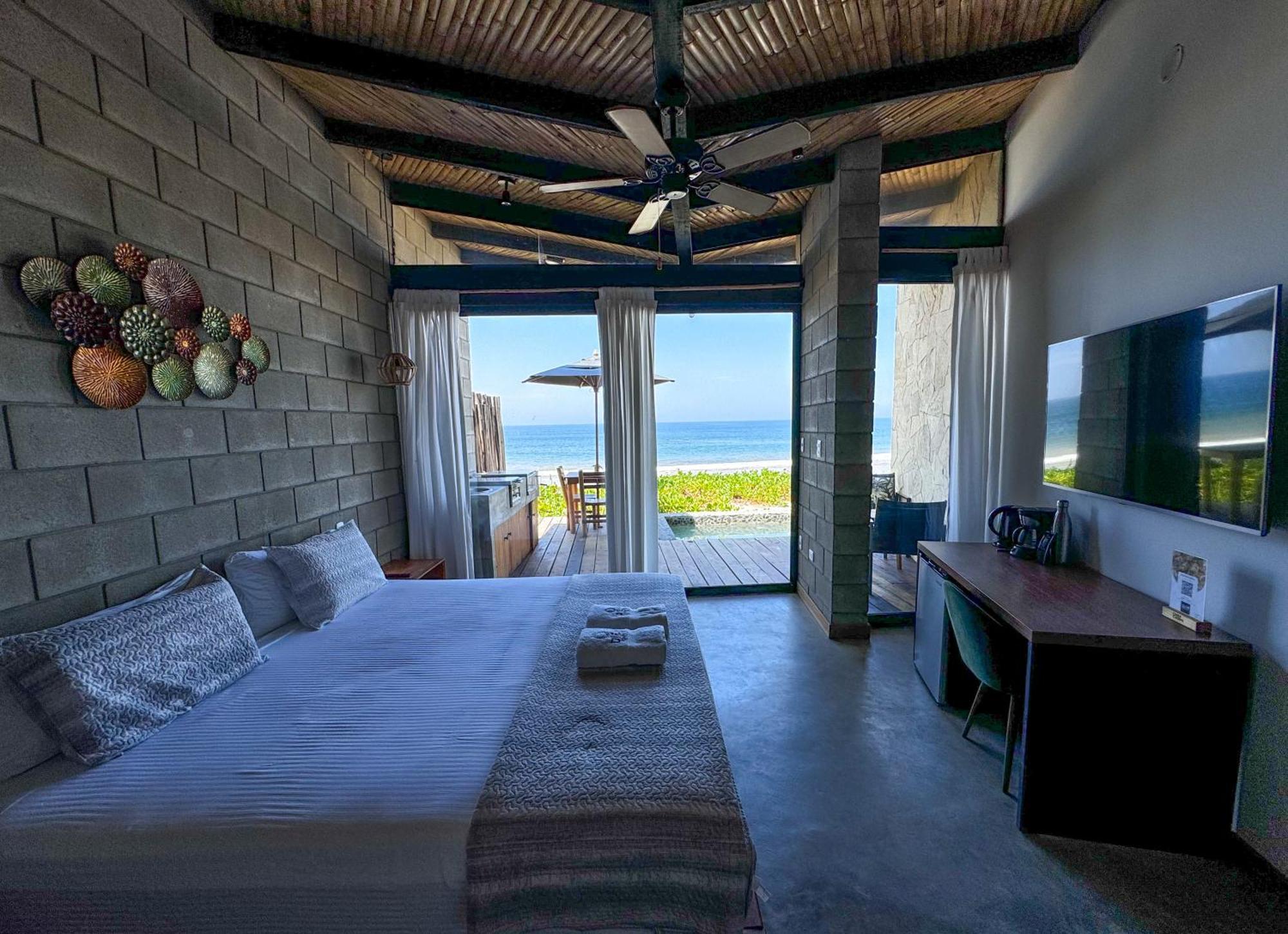 Diem Vichayito Beachfront Eco-Luxury ภายนอก รูปภาพ