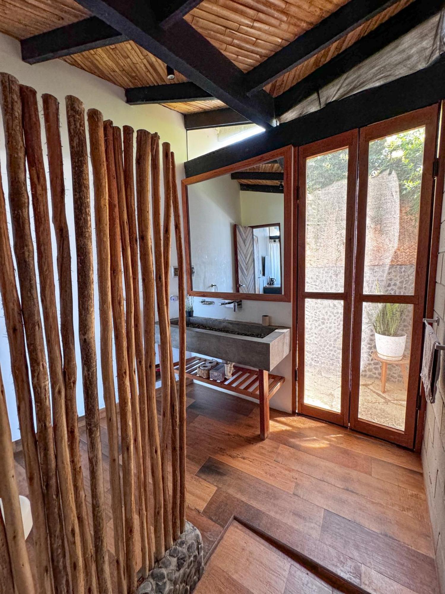 Diem Vichayito Beachfront Eco-Luxury ภายนอก รูปภาพ