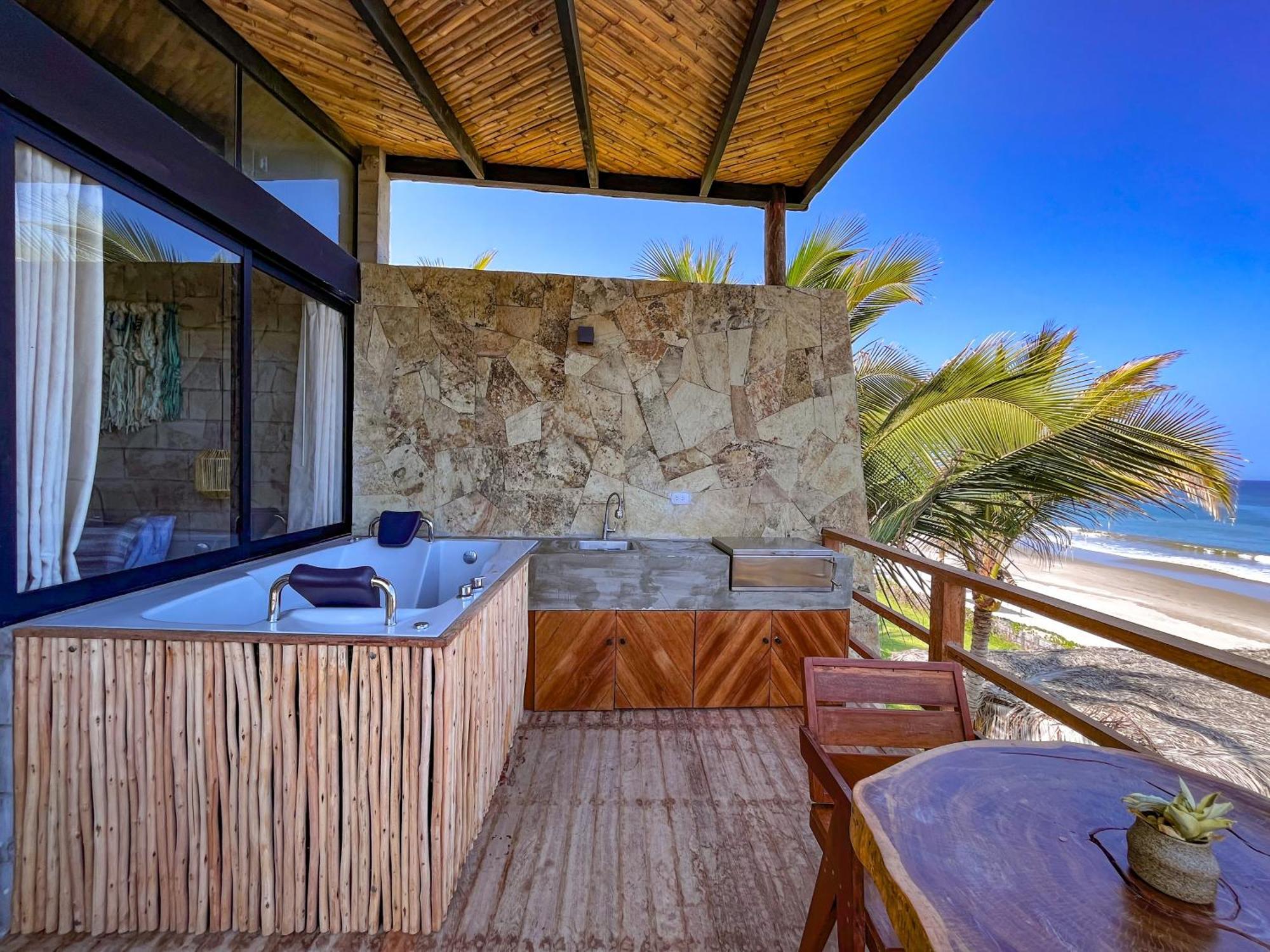 Diem Vichayito Beachfront Eco-Luxury ภายนอก รูปภาพ
