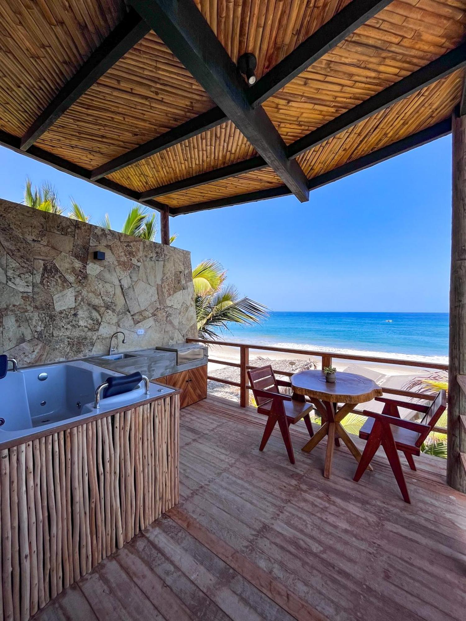 Diem Vichayito Beachfront Eco-Luxury ภายนอก รูปภาพ
