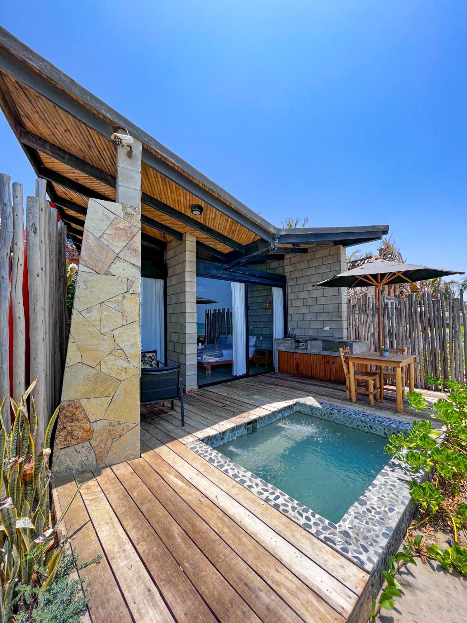 Diem Vichayito Beachfront Eco-Luxury ภายนอก รูปภาพ