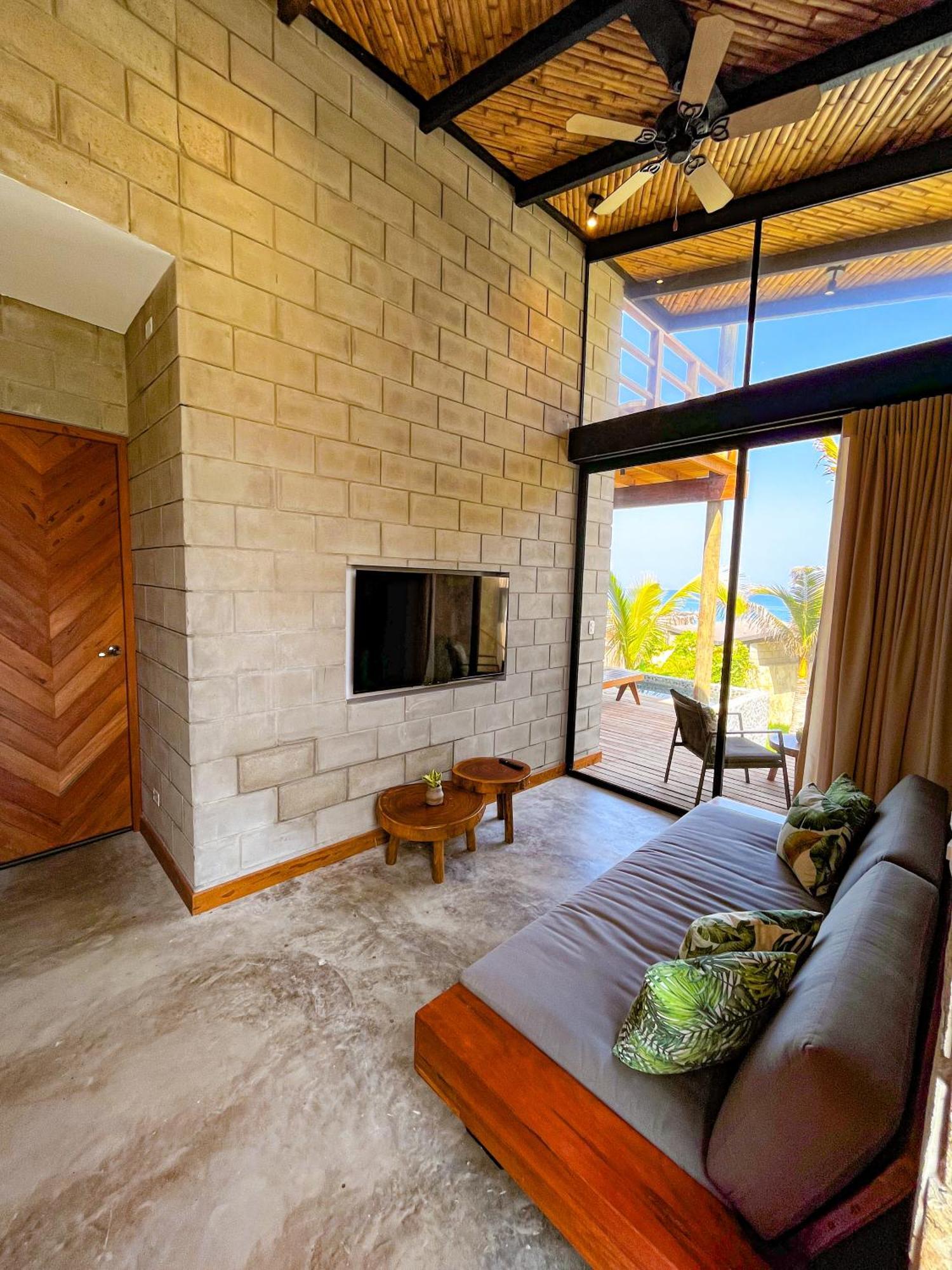 Diem Vichayito Beachfront Eco-Luxury ภายนอก รูปภาพ