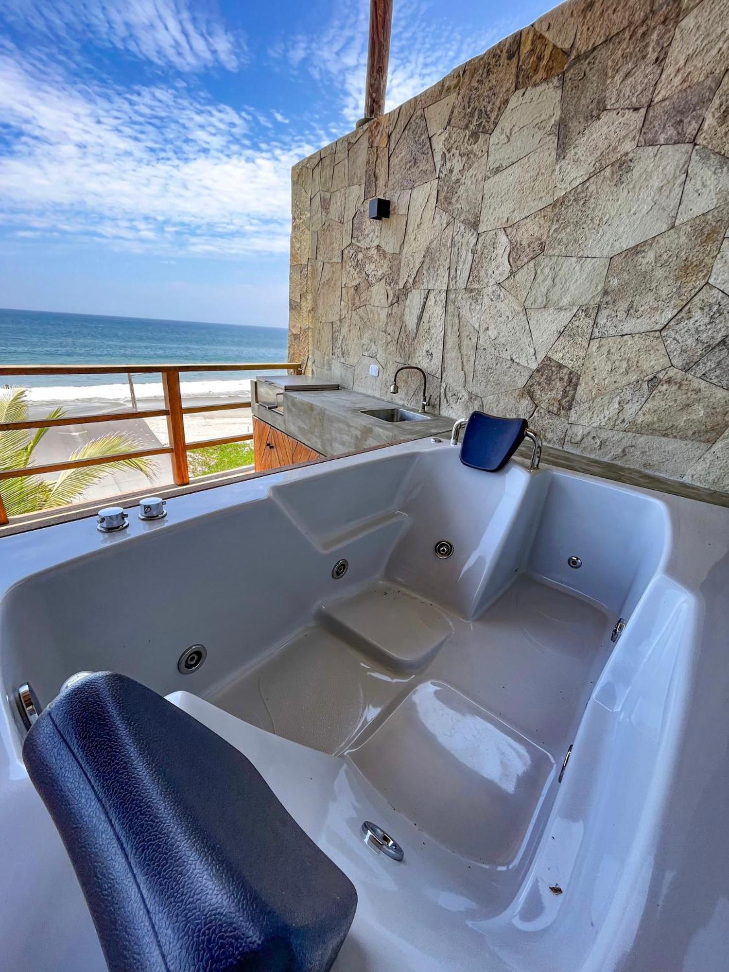 Diem Vichayito Beachfront Eco-Luxury ภายนอก รูปภาพ
