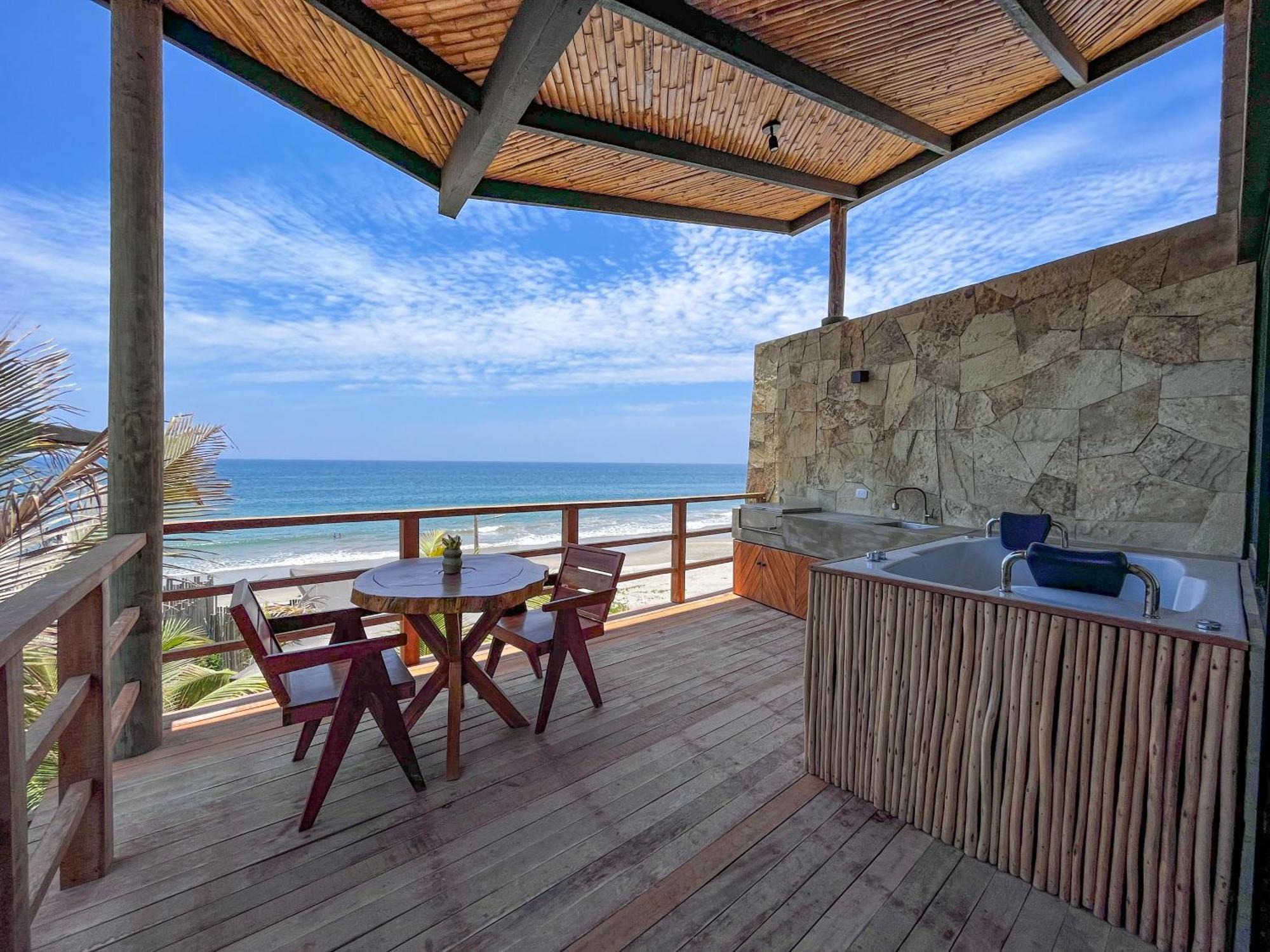 Diem Vichayito Beachfront Eco-Luxury ภายนอก รูปภาพ