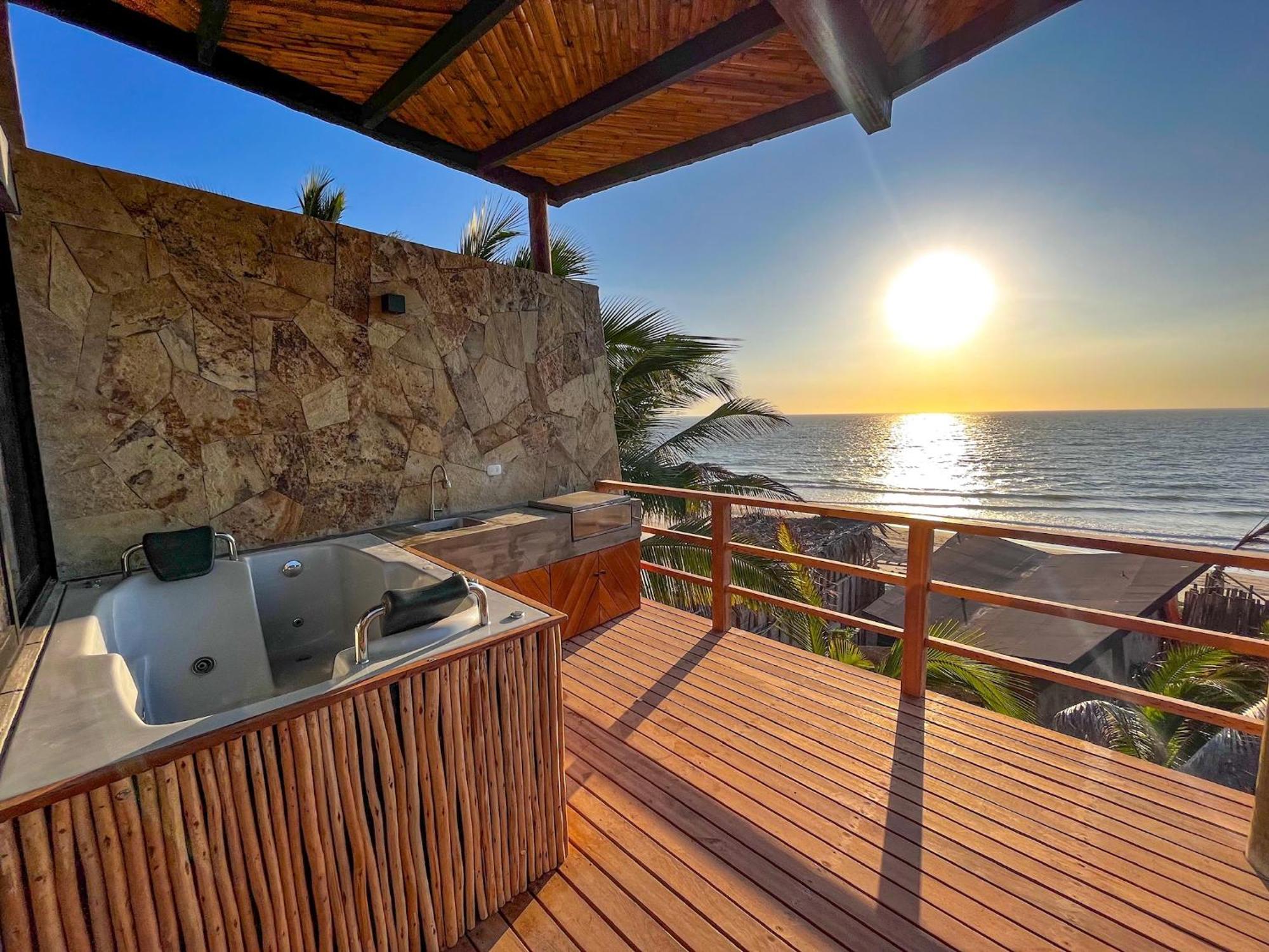 Diem Vichayito Beachfront Eco-Luxury ภายนอก รูปภาพ