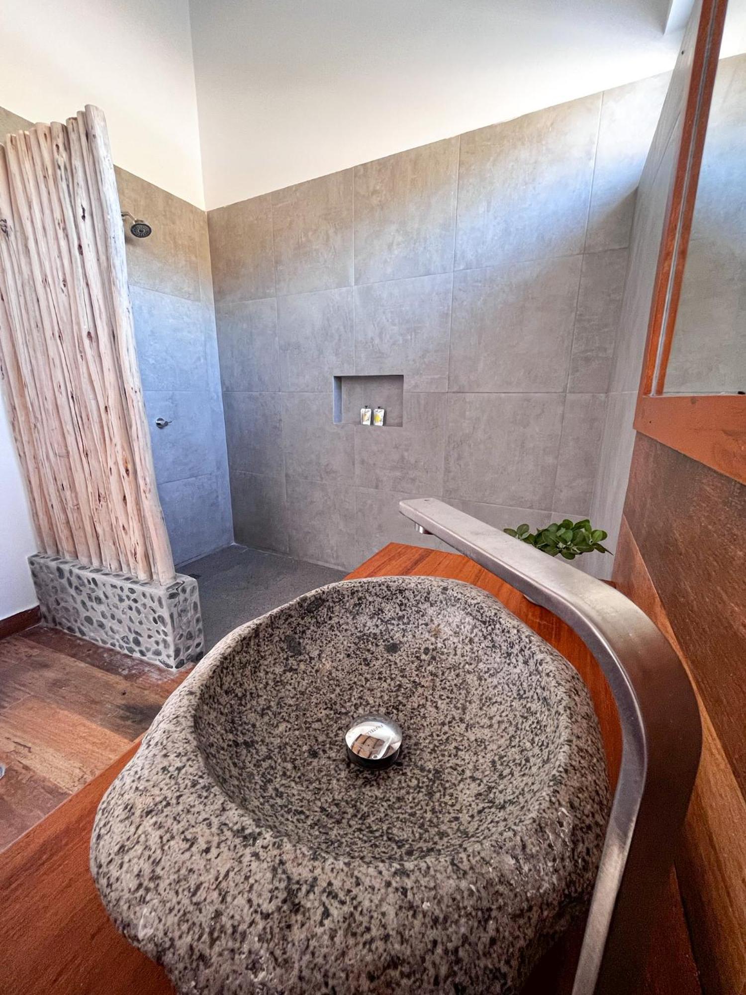 Diem Vichayito Beachfront Eco-Luxury ภายนอก รูปภาพ