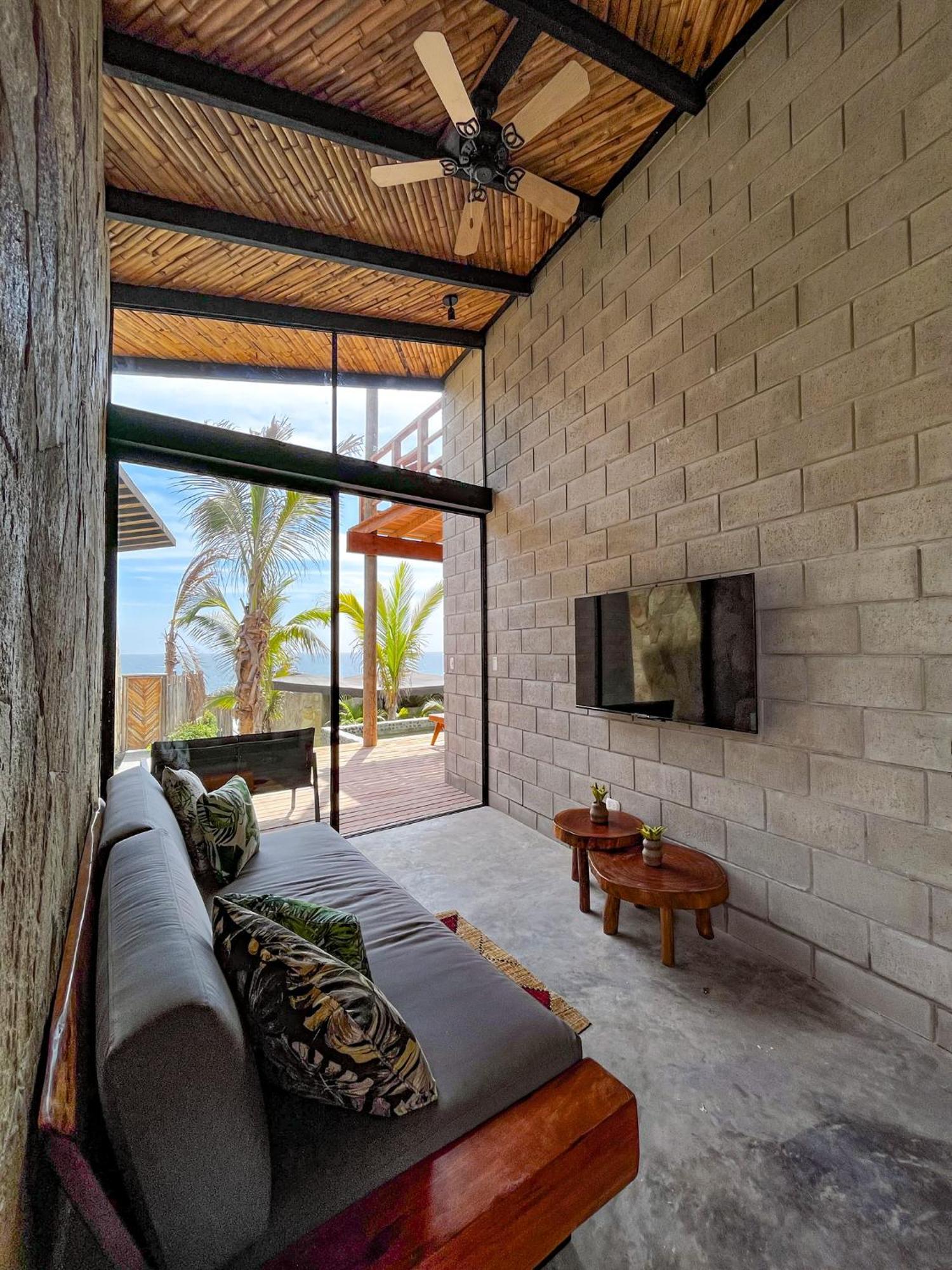 Diem Vichayito Beachfront Eco-Luxury ภายนอก รูปภาพ